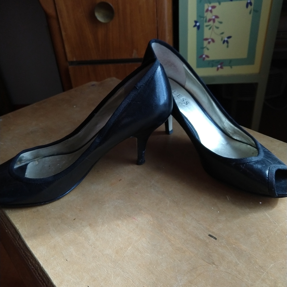 Black Guess Heels Size 6 1/2